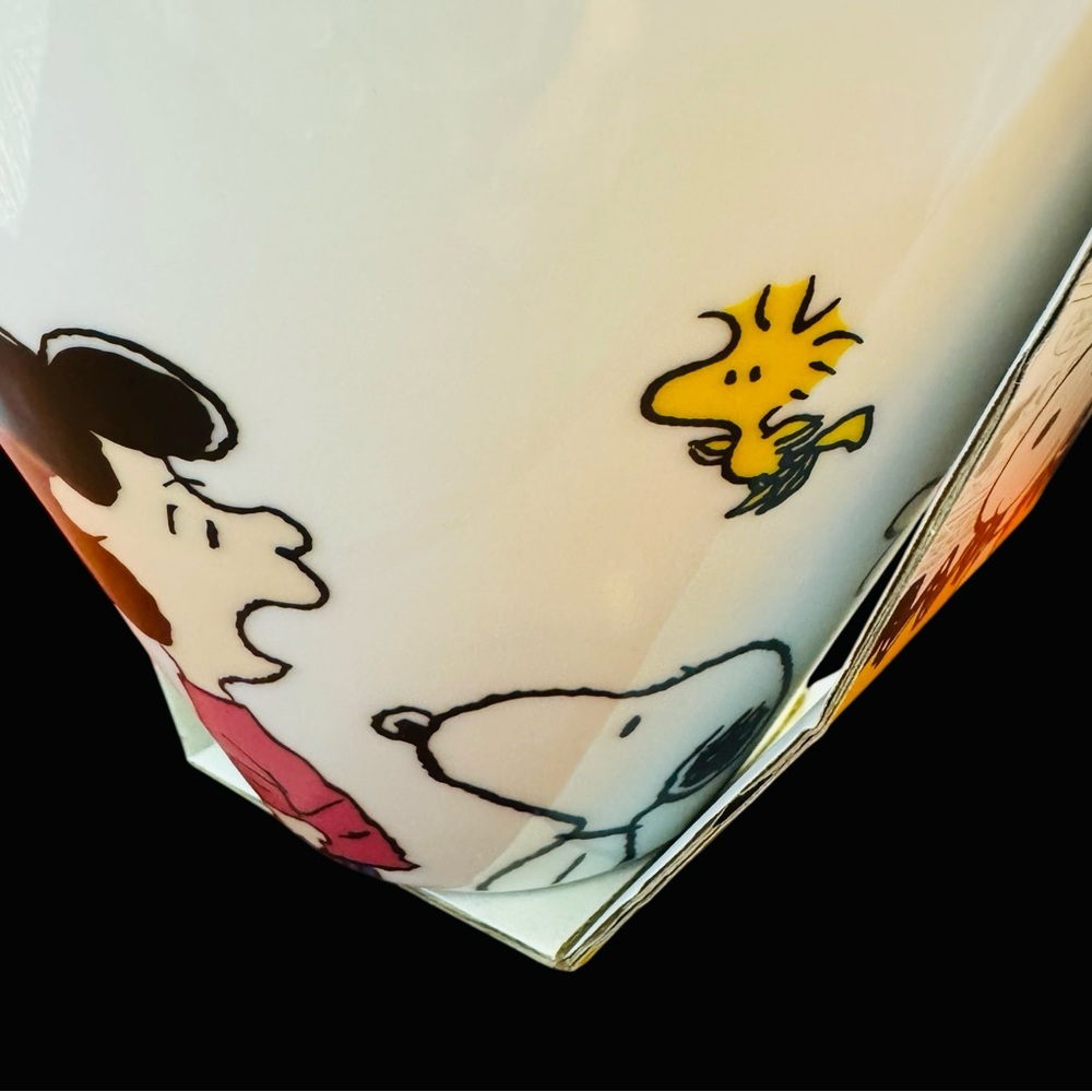 Peanuts Snoopy Party Supplies White and Yellow set of 2 ceramic - Picture 4 of 5